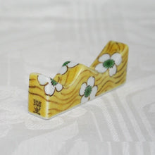 Load image into Gallery viewer, Kutani Yaki ware of hand-made intricate calligraphy supplies, brush rest, brush stand with flower design