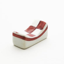 Load image into Gallery viewer, Checkered pattern chopstick rest (red)