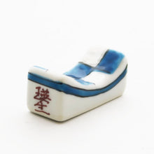 Load image into Gallery viewer, Checkered pattern chopstick rest (blue)