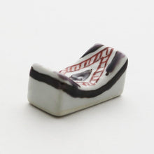 Load image into Gallery viewer, Chopstick rest with pebbled pattern (purple)