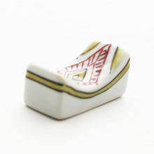Load image into Gallery viewer, Chopstick rest with cobblestone design (yellow)
