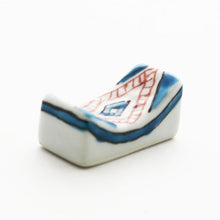 Load image into Gallery viewer, Stone pavement design chopstick rest (blue)