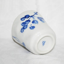 Load image into Gallery viewer, Kutani Yaki Hand-painted Kutani ware of Western and Japanese style, Teacup Set with Design of Yamakirai and Yamakirai