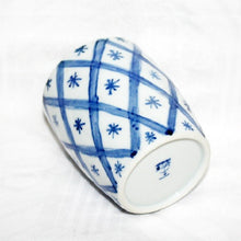 Load image into Gallery viewer, Hand-painted Japanese and Western Tableware Rosanjin Teacup with Design of Yarai and Somenke