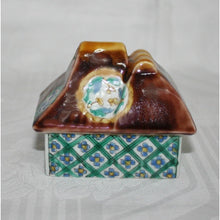 Load image into Gallery viewer, Kutani Yaki Hand-painted Kutani ware incense burner with a round design in the shape of a house
