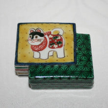 Load image into Gallery viewer, Hand-painted Kutani ware Incense container with a design of a papier-mache dog