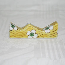 Load image into Gallery viewer, Kutani Yaki ware of hand-made intricate calligraphy supplies, brush rest, brush stand with flower design