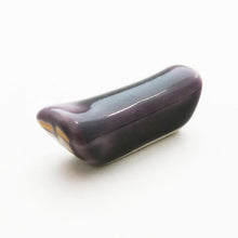 Load image into Gallery viewer, Mini chopstick rest with a design of "Fuku" (purple)