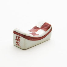Load image into Gallery viewer, Checkered pattern chopstick rest (red)