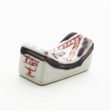 Load image into Gallery viewer, Chopstick rest with pebbled pattern (purple)