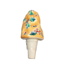 Load image into Gallery viewer, Kutani Yaki Hand-painted Kutani-Ware Wine Cap with Holly Design