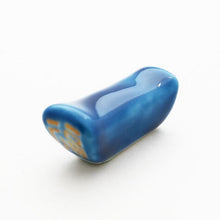 Load image into Gallery viewer, Mini chopstick rest with design of "good luck" (blue)