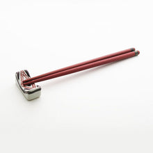 Load image into Gallery viewer, Chopstick rest with pebbled pattern (purple)