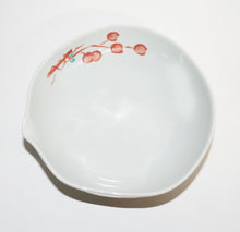 Load image into Gallery viewer, Kutani Yaki Hand-painted Kutani ware of Western and Japanese design Sankirai pattern