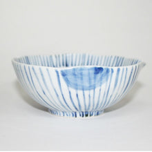 Load image into Gallery viewer, Kutani Yaki ware of Western style, Hand-drawn Bowl with Design of Dots and Plants