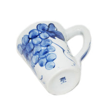 Load image into Gallery viewer, Kutani Yaki Hand-Drawn Japanese & Western Tableware Large Mug with Grape Design