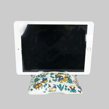 Load image into Gallery viewer, Kutani Yaki Tablet Stand with Karako Design (Ordered Item)