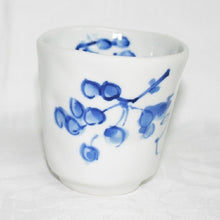 Load image into Gallery viewer, Kutani Yaki Hand-painted Kutani ware of Western and Japanese style, Teacup Set with Design of Yamakirai and Yamakirai