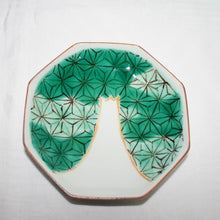 Load image into Gallery viewer, Kutani Yaki Hand-Drawn Japanese and Western Tableware Four-Section Octagonal Dish with Design of Fuji in Five Colors (Set of Five)