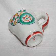 Load image into Gallery viewer, Kutani Yaki Hand-Drawn Japanese & Western Tableware Mug with Design of Rounded Dots