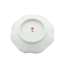 Load image into Gallery viewer, Kutani Yaki Hand-painted Kutani ware of Western style 15cm with flower design in red