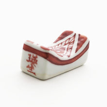 Load image into Gallery viewer, Chopstick rest with pebbled pattern (red)