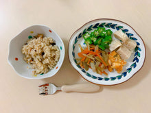 Load image into Gallery viewer, Sanae Original dish green leaf and Polka dots 由早奈惠設計 綠葉交織圓點彩紋盤