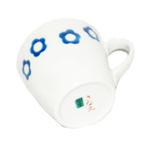 Load image into Gallery viewer, Sanae Original cup Blue flower scattering pattern 天性浪漫藍花馬克杯 早奈惠設計