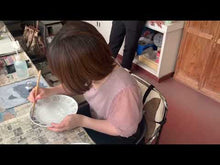 Load and play video in Gallery viewer, Sanae Original dish Blue flower scattering pattern(φ21cm)天性浪漫藍花盤 早奈惠設計