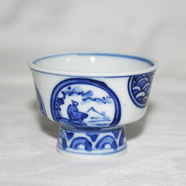 Kutani Yaki of a hand-drawn cup with a round design