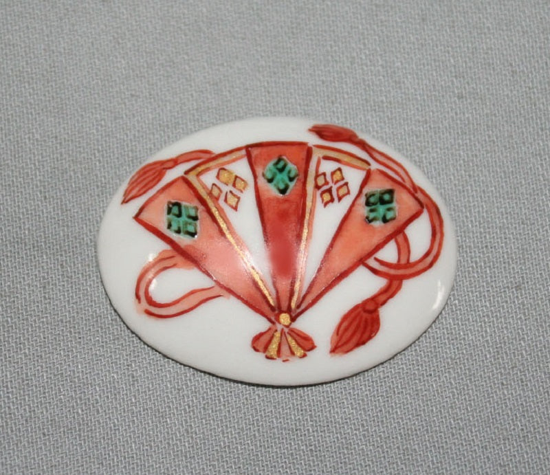 Kutani Yaki  Oval Bandage with Fan Design in Red (Large)
