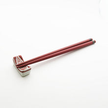 Load image into Gallery viewer, Chopstick rest with pebbled pattern (red)

