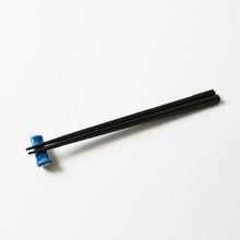 Load image into Gallery viewer, Mini chopstick rest with design of &quot;Fuku&quot; (green)
