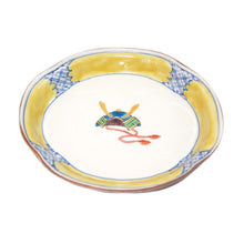 Load image into Gallery viewer, Kutani Yaki Hand-painted Kutani Ware, Western-style Tableware, Jukuri-dish with design of Kabuto
