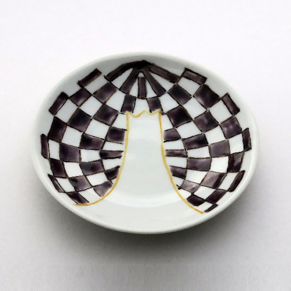 Kutani Yaki ware of Western style 10.5cm dish with checkered fuji design