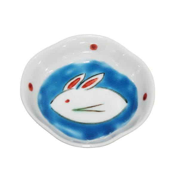 Bean dish with design of snow rabbit