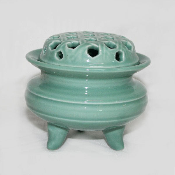 Hand-ground celadon net-lid incense burner (large)