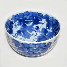 Load image into Gallery viewer, Kutani Yaki Hand-painted Kutani Ware of Western style, 21cm Bowl with Design of Grapes

