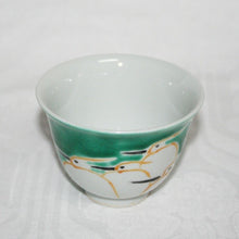 Load image into Gallery viewer, Kutani Yaki ware: Hand-painted Japanese-style and Western-style tableware (Kutani Yaki ware with a classic design of a white heron on a green background)
