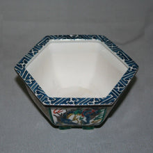 Load image into Gallery viewer, Kutani Yaki Hand-painted Kutani-Ware Flowerpot, Dragon Design, No. 4, Octagonal Bowl

