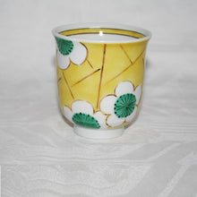 Load image into Gallery viewer, Kutani Yaki Ware Hand-Drawn Japanese and Western Tableware Teacup with Plum Blossom Design in Ice Crack (Yellow)
