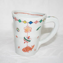 Load image into Gallery viewer, Kutani Yaki Hand-Drawn Japanese &amp; Western Tableware Large Mug with Design of Hanging Decoration (Sea Bream)
