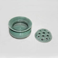 Load image into Gallery viewer, Kutani Yaki ware of hand-ground celadon net lid incense burner (small)
