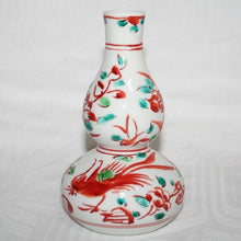 Load image into Gallery viewer, Kutani Yaki Hand-painted Tokkuri (sake bottle) with a bird design in red
