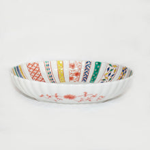 Load image into Gallery viewer, Kutani Yaki Hand-painted Kutani Ware, Japanese and Western Tableware 27cm Oval Chrysanthemum Bowl with Design of Small Patterns
