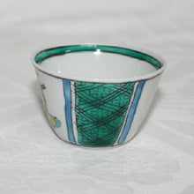 Load image into Gallery viewer, Kutani Yaki Hand-painted Kutani ware of a cup with an arabesque design (flower)
