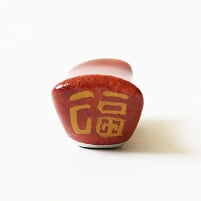 Load image into Gallery viewer, Mini chopstick rest with a lucky design (red)
