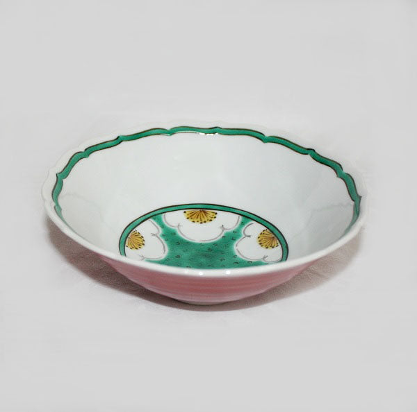 Kutani Yaki ware of hand-painted Japanese and Western tableware 18cm bowl with white plum design