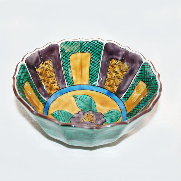 Kutani Yaki ware of Western style, Hand-painted 18cm deep bowl with camellia design