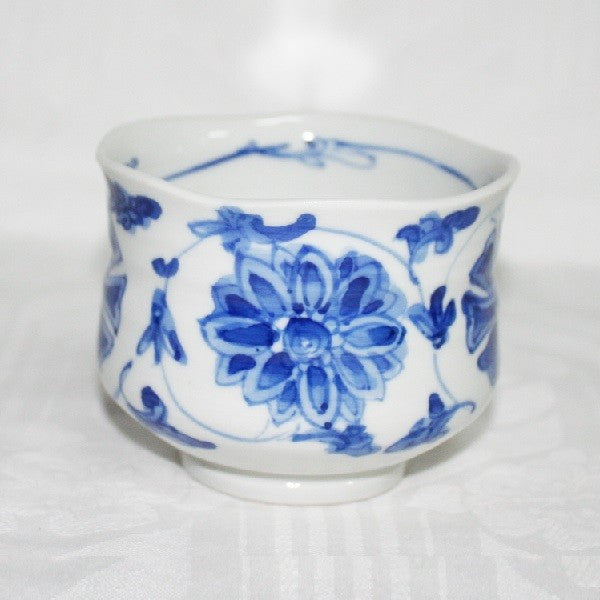 Kutani Yaki Hand-painted Kutani Ware Bowl with Design of Flowers and Wheels